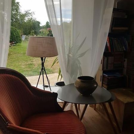 Chaumiere Avec Sa Toiture Recouverte De Chaume !!! Donnemain-Saint-Mames Extérieur photo